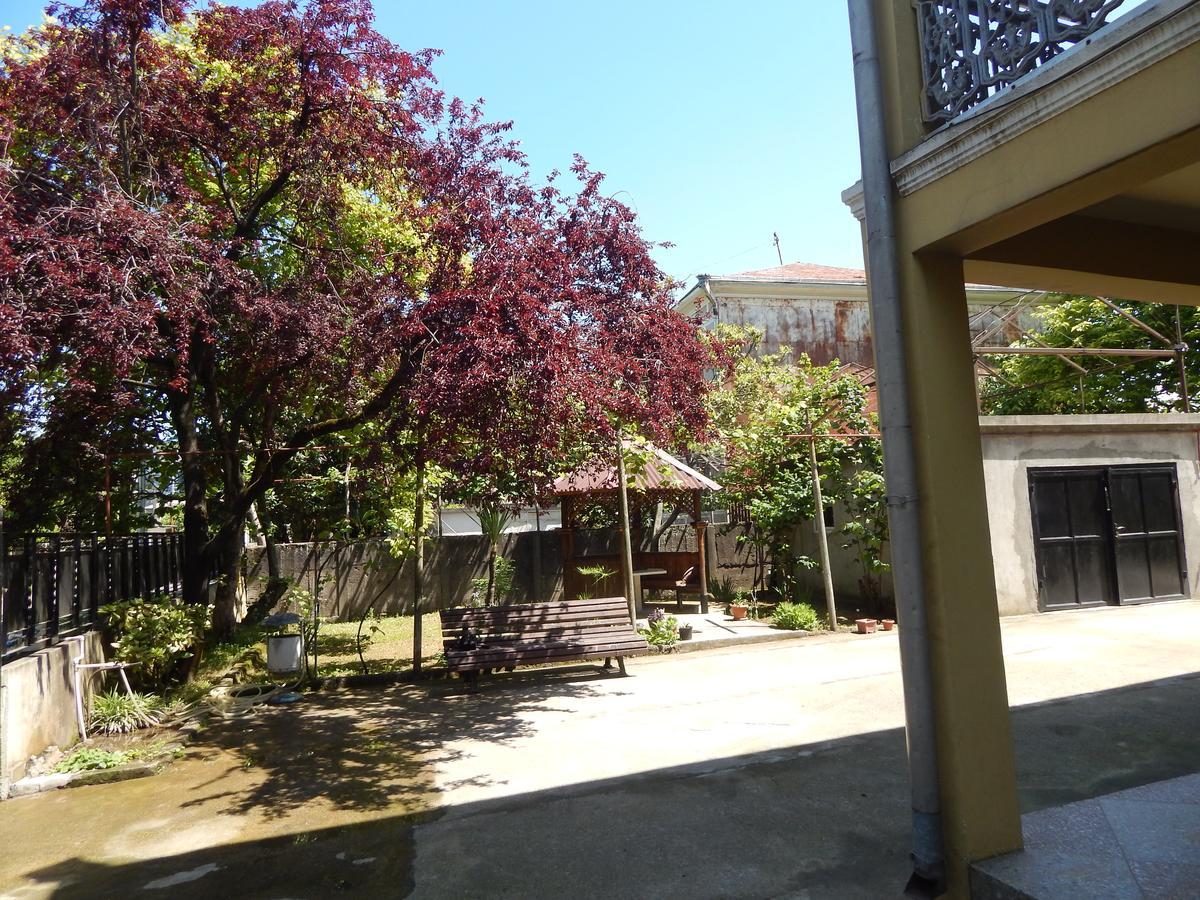 Guest House on Angisa Batoumi Extérieur photo