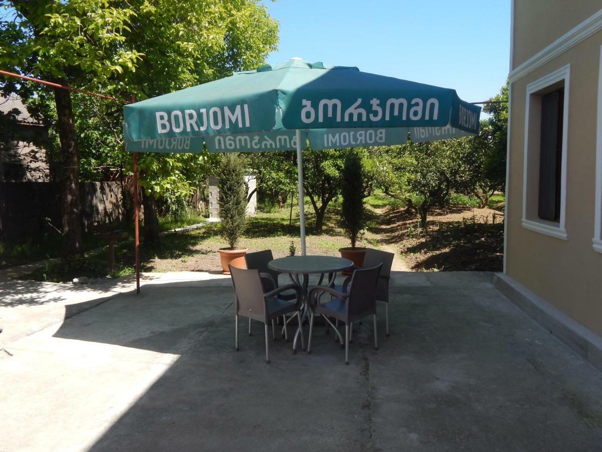 Guest House on Angisa Batoumi Extérieur photo
